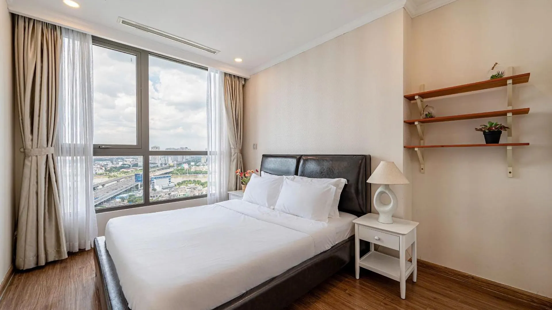 Apartment In Landmark-Vinhome Central Park By Yen Ho Chi Minh City