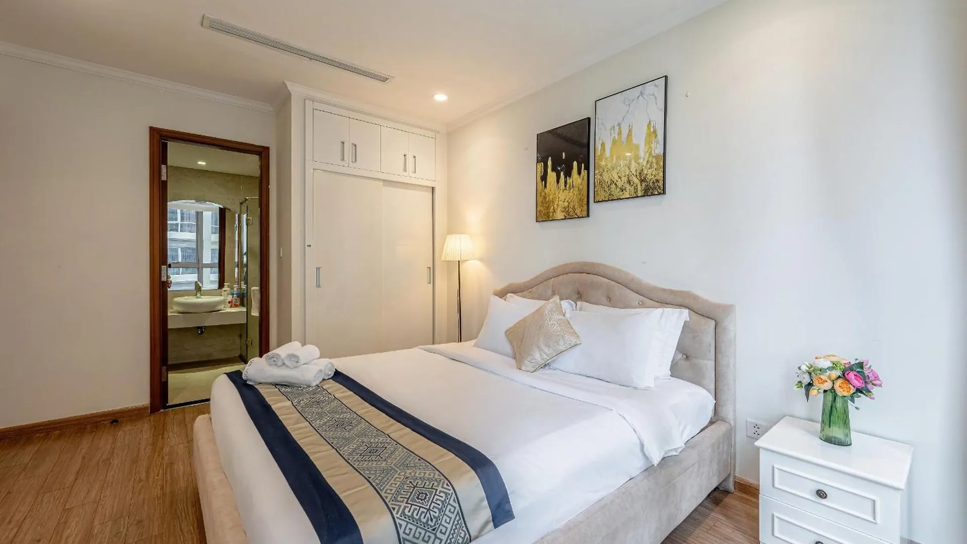 Apartment In Landmark-Vinhome Central Park By Yen Ho Chi Minh City Vietnam