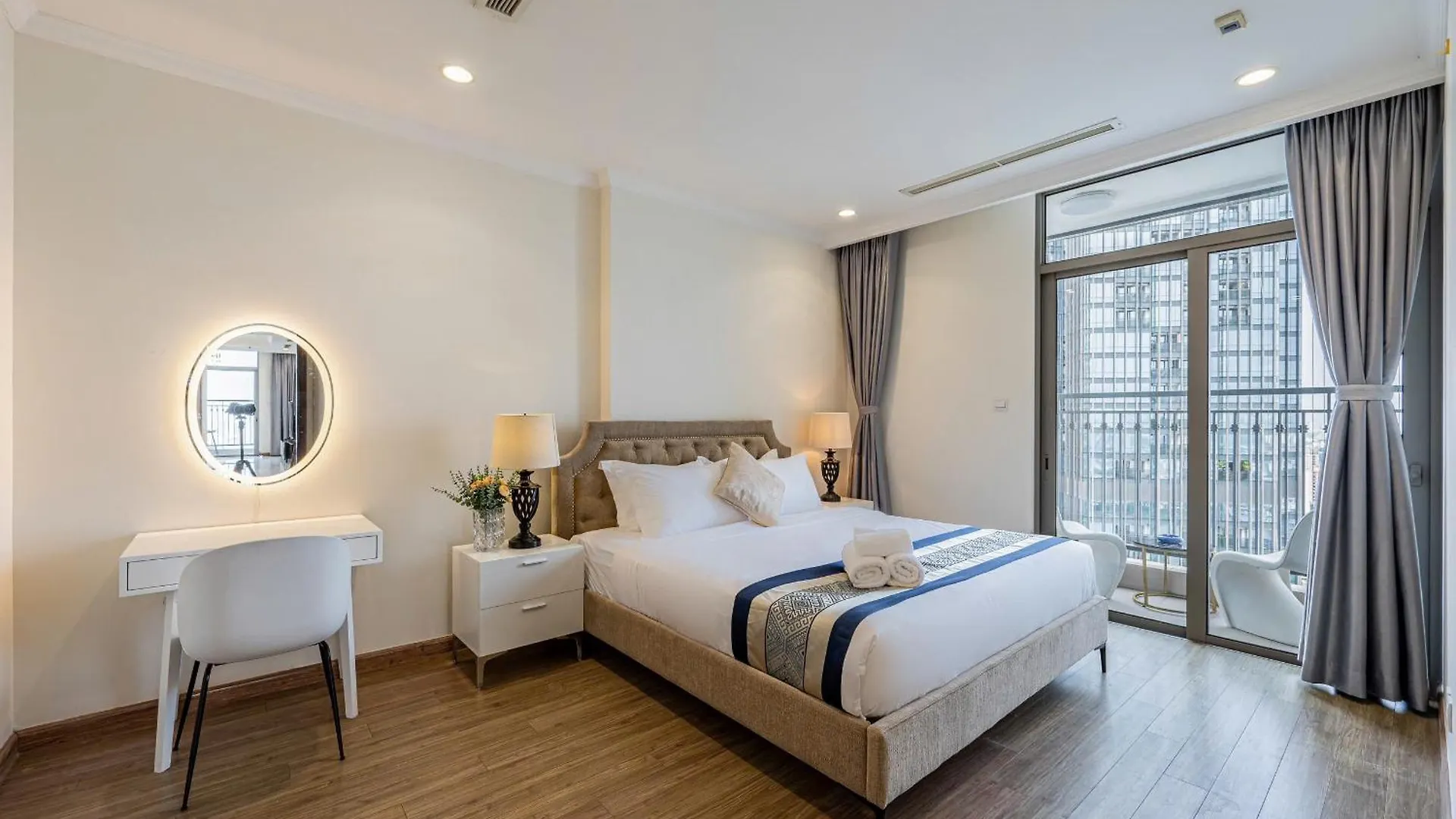 Apartment In Landmark-Vinhome Central Park By Yen Ho Chi Minh City